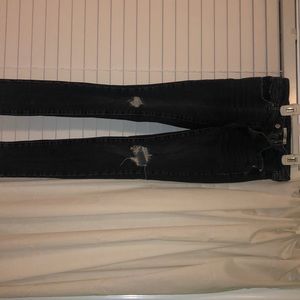 LEVI 711 distressed black jeans!